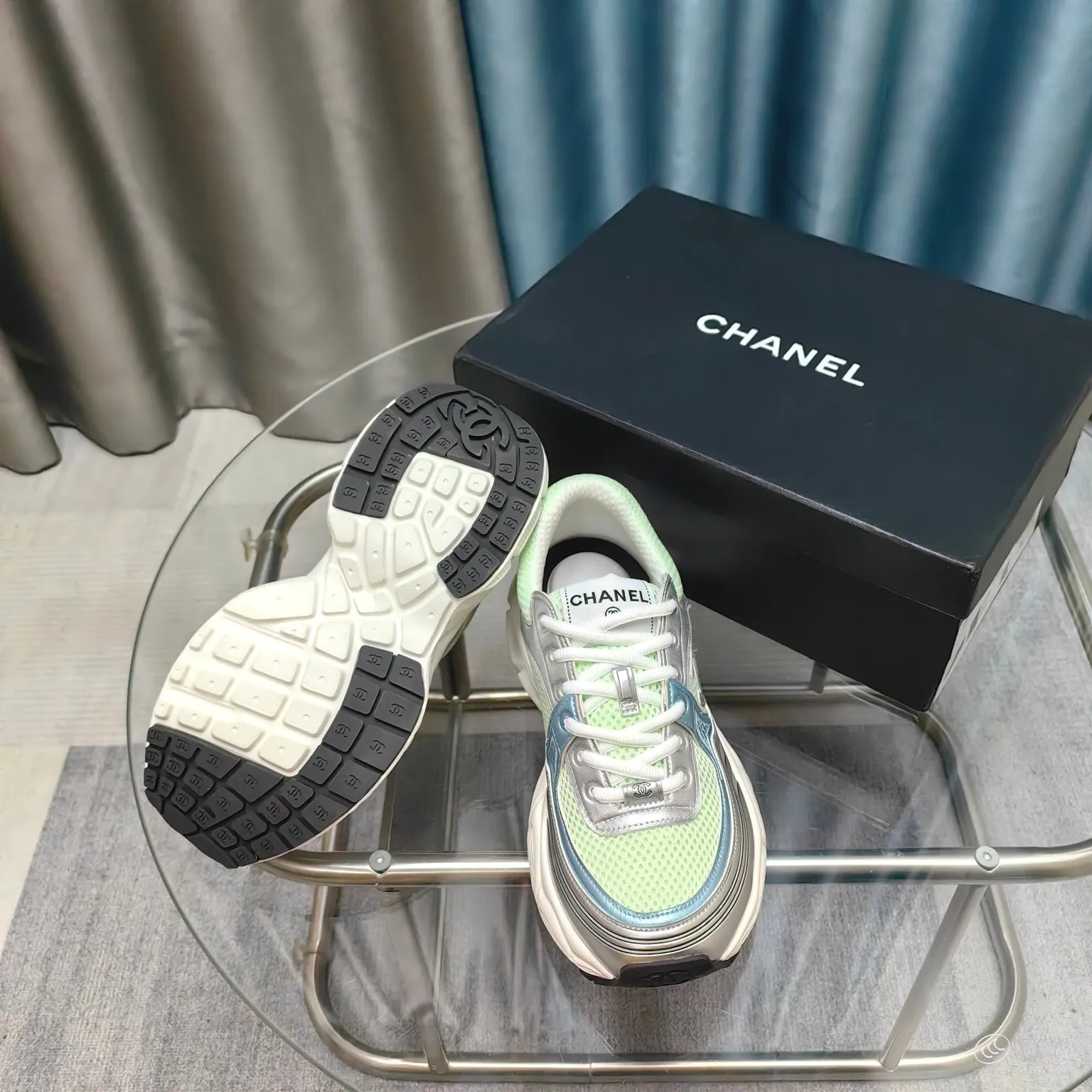 p680🐮🐮Chanel Chanel dad shoes, men and women couples - 2025 counter top casual sports shoes This classic design; the upper is electro-embroidered with a variety of techniques; the outsole is fashionable and sporty; it is unusual to incorporate a variety of color matching elements... The diversified mix and match is very beautiful and versatile, casual, fashionable, sports and outdoor can be taken into account... ꫛꫀꪝ Go➫ Material: ❶Upper is made of: Original imported first-layer silk cowhide + original waterproof cloth + original first-layer cowhide ❷Inner lining: original sheep lining + mesh ❸Outsole based on: original TPU combination outsole Special counter boutique packaging complete set for women 35–41